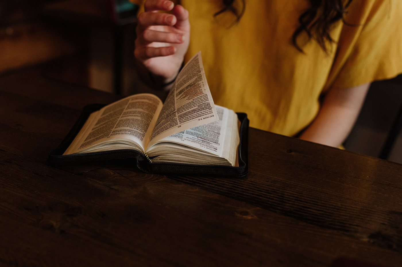 Desafíos al cortejar a una mujer cristiana
